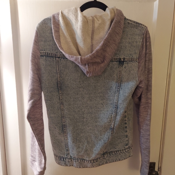Original Use Jean Jacket with Sweatshirt sleeves n Hoodie. Qty 4 xs Qty 1 small - Picture 2 of 6